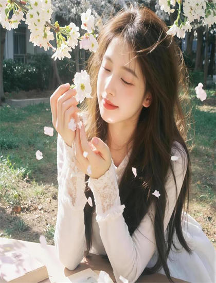 专业解读：一个有儿子的女人的文化符号与象征意义——艺术与技术的完美结合