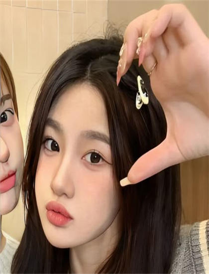 解构的《我的朋友都恨我》人性探讨：人性本质与道德困境思考